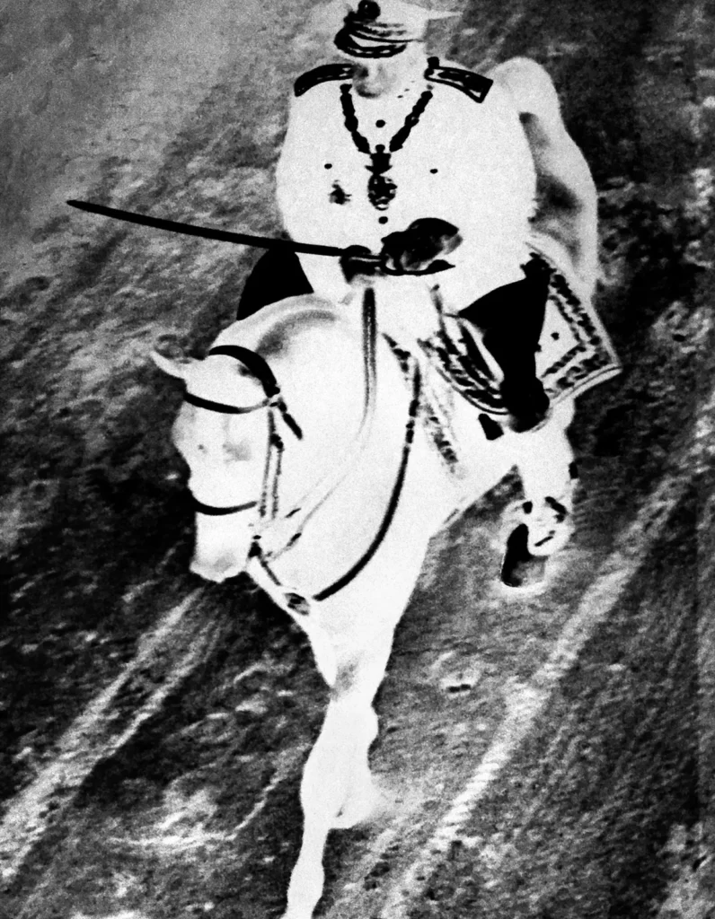 Photo Project Tacana. Militar officer riding a horse